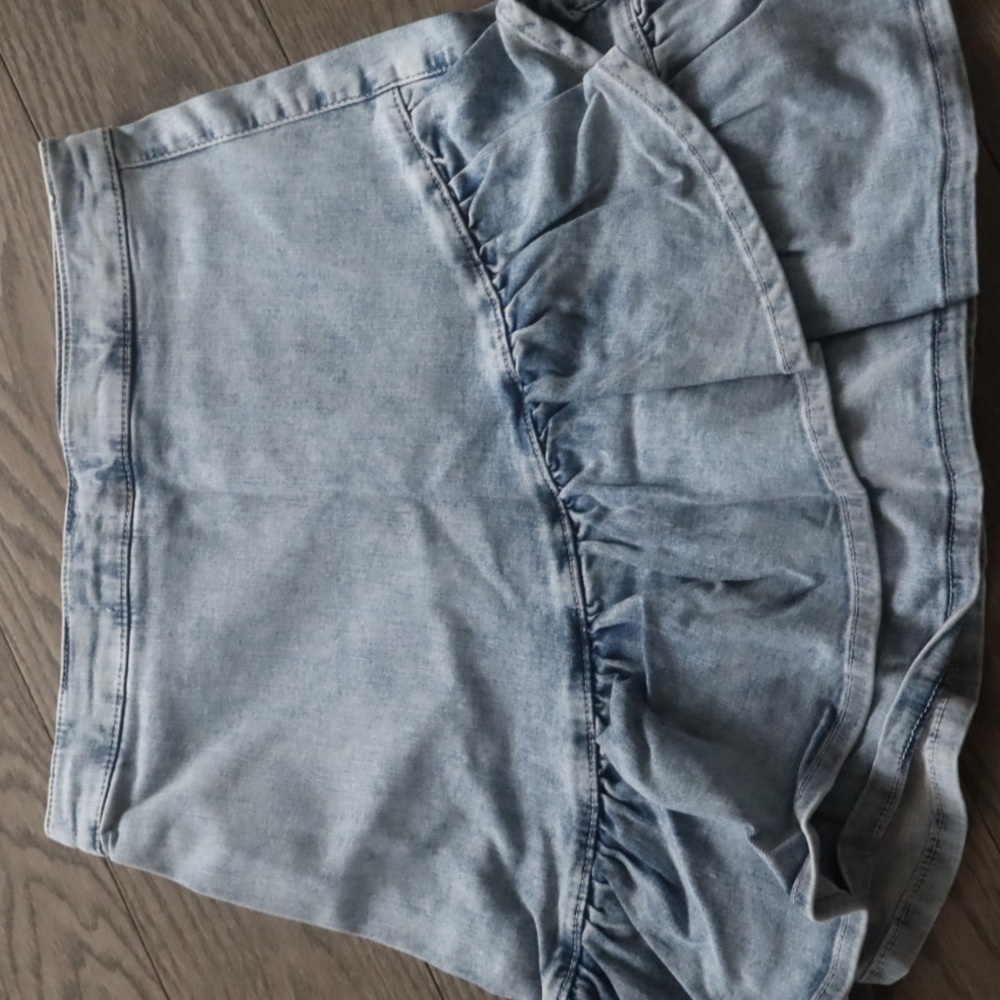 Chic Light Blue Denim Skirt - Picture 2 of 2
